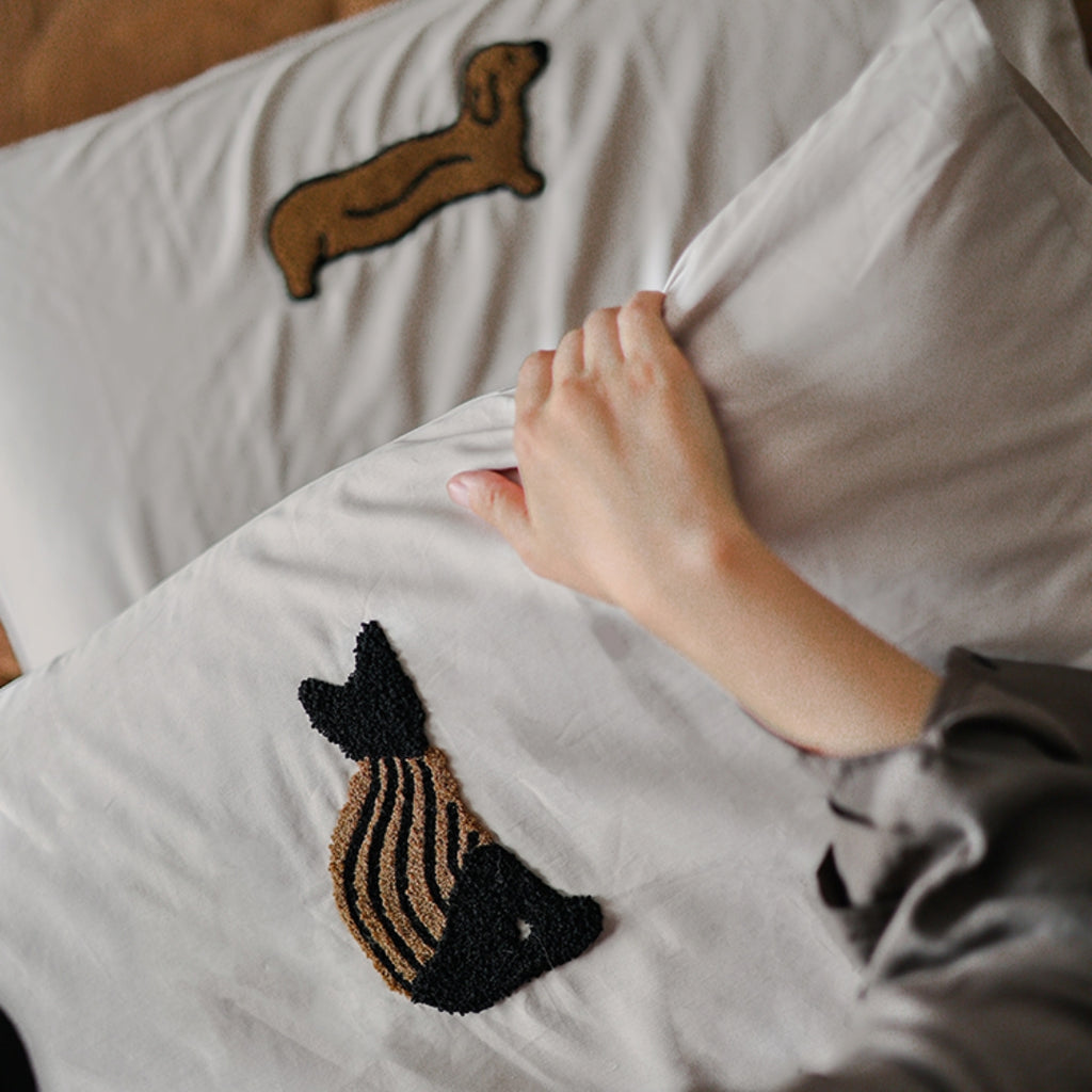 Plüschiger Kissenbezug mit Tiermotiven – Bild 2 | LuxeStyle