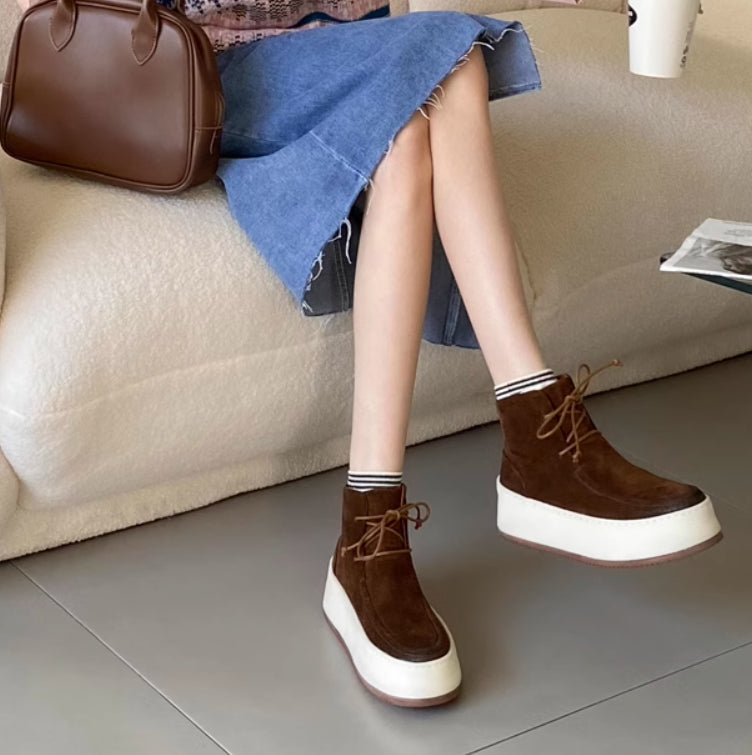 Herren-Stiefeletten mit Schnürung und dicker Sohle – Bild 4 | LuxeStyle