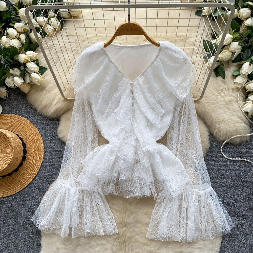 Romantisches Spitzen-Top mit V-Ausschnitt und Rüschen – Bild 6 | LuxeStyle