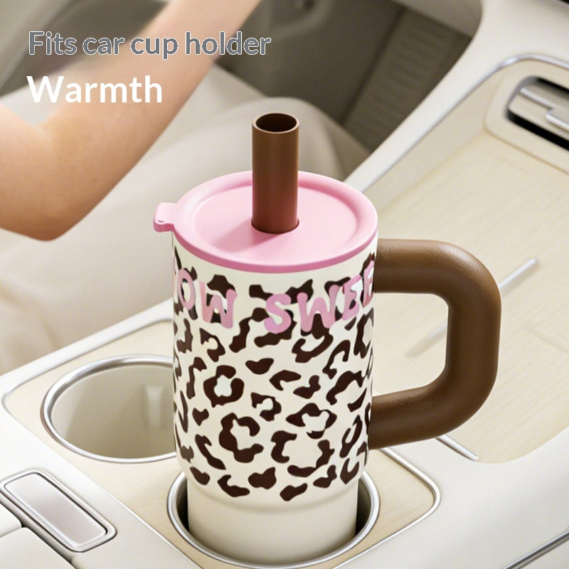 Isolierter Becher mit Leopardendruck