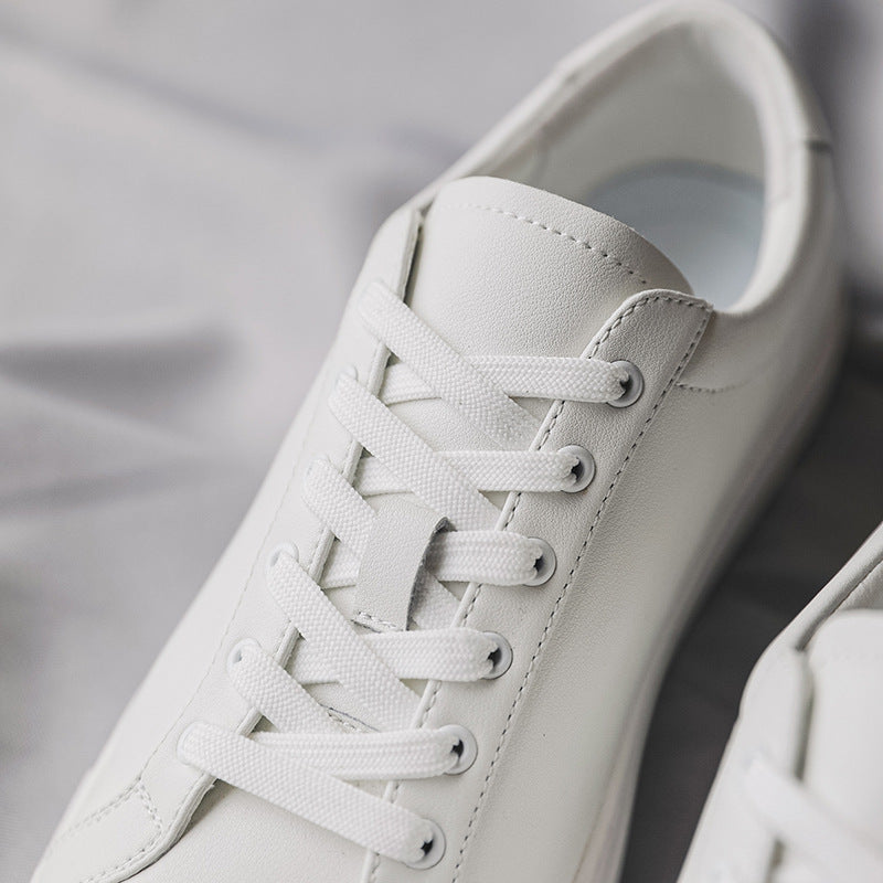 Atmungsaktive Rindsleder-Sneakers mit flacher Sohle – Weiß
