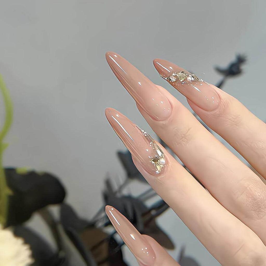 Handgemachte Nageltipps