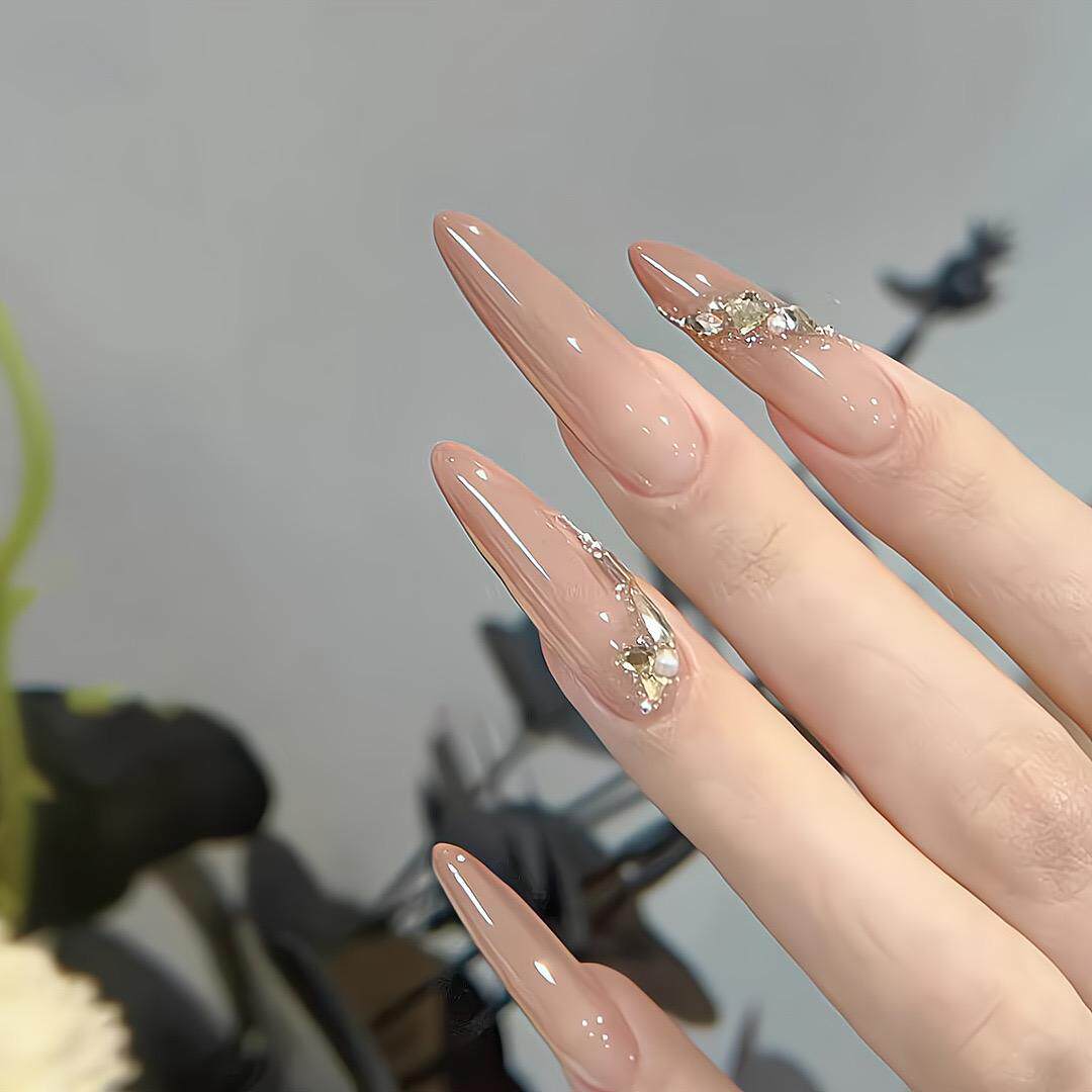 Handgemachte Nageltipps