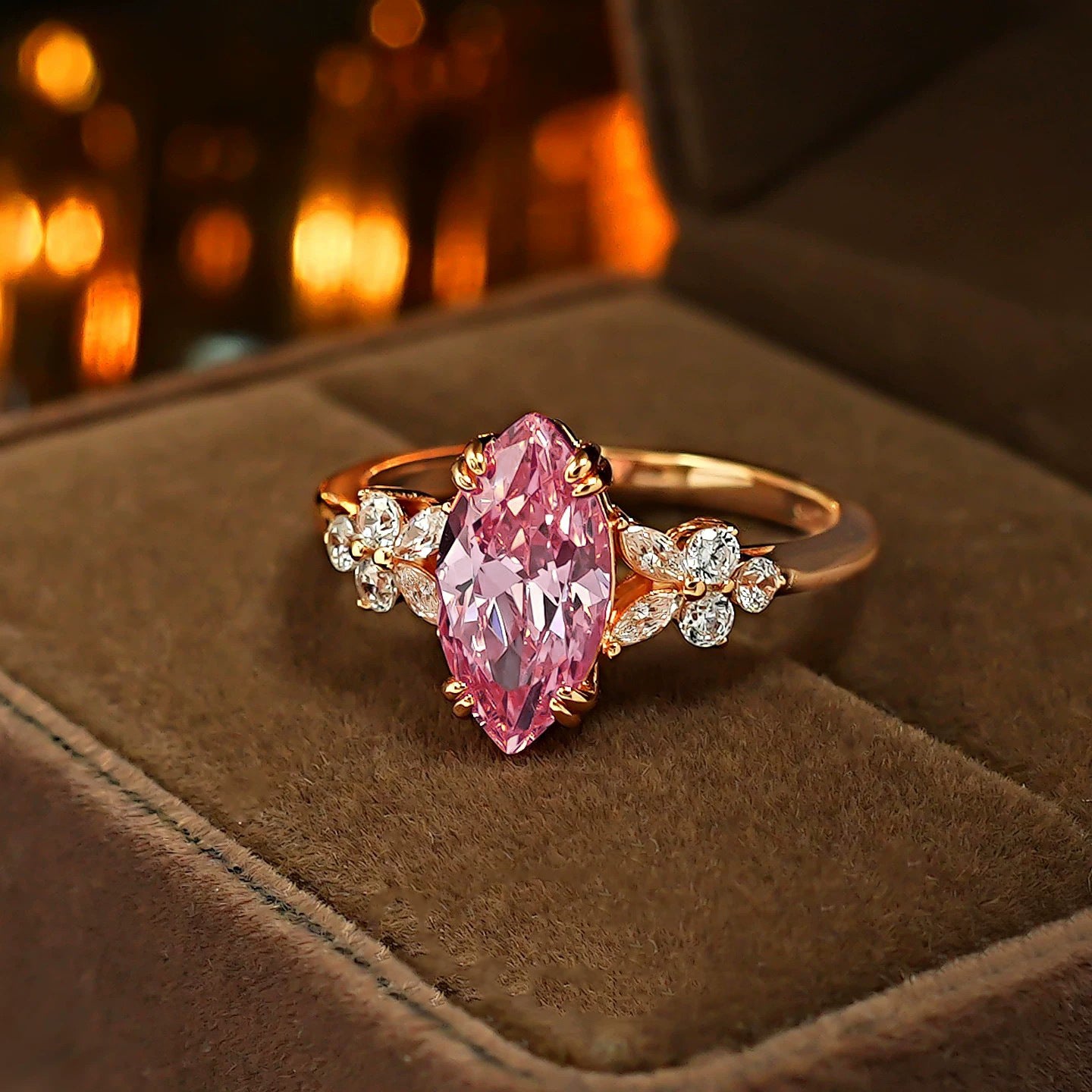 Edler Padparadscha-Ring mit Marquise-Schliff