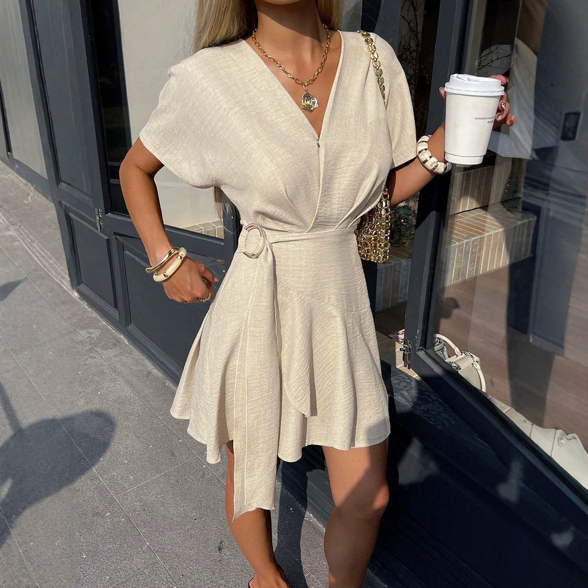 Figurbetontes V-Neck Minikleid – Bild 3 | LuxeStyle