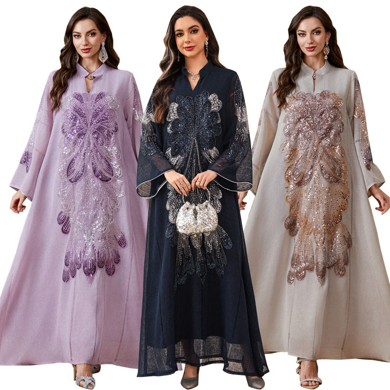 Perlenbesetztes langes Abendkleid mit V-Ausschnitt