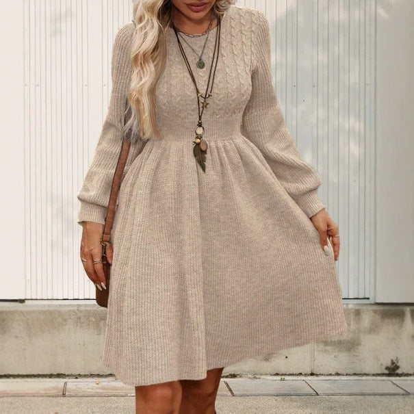 Strickkleid mit Rundhals und A-Linien-Rock