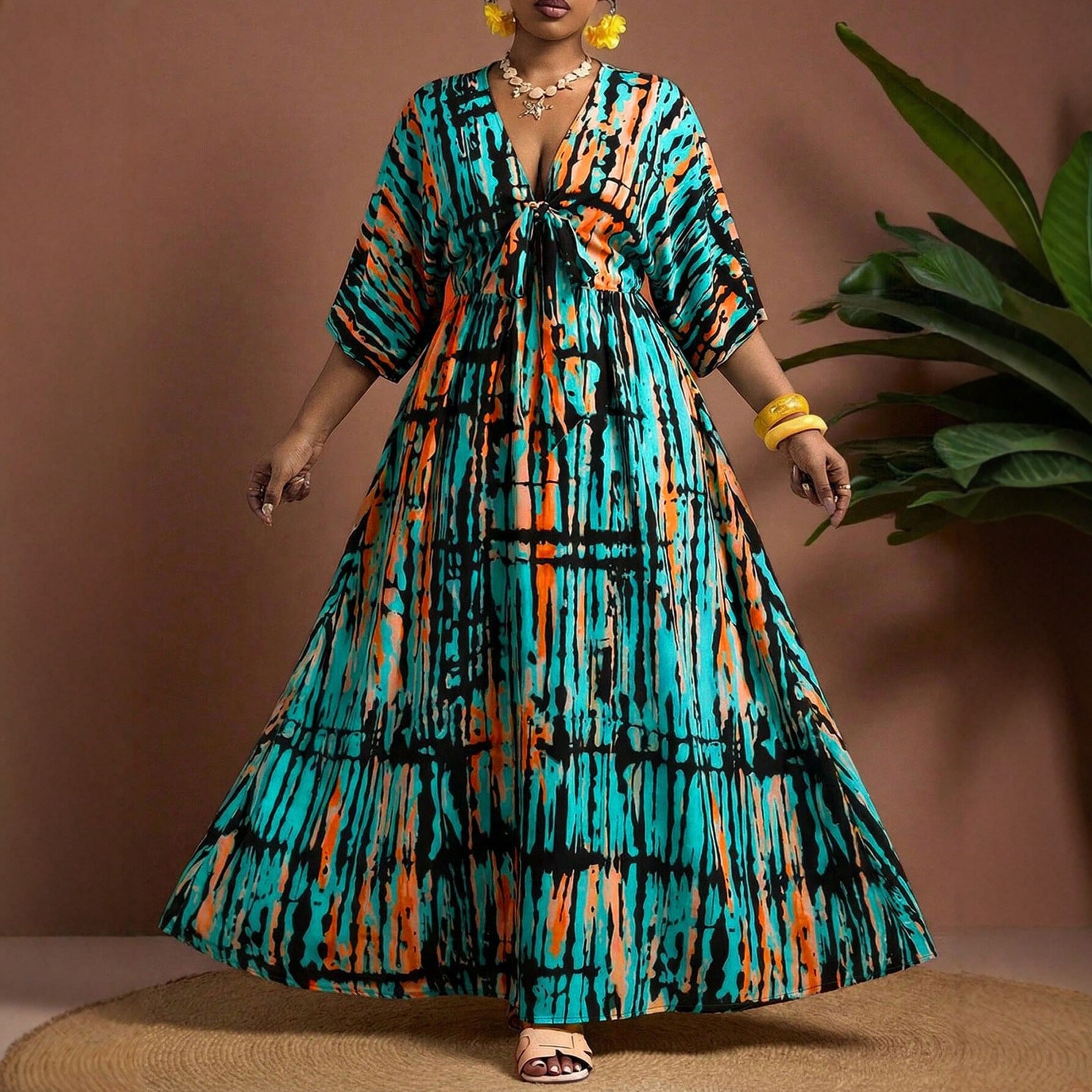 V-Ausschnitt Resort-Kleid mit Geometrie-Muster