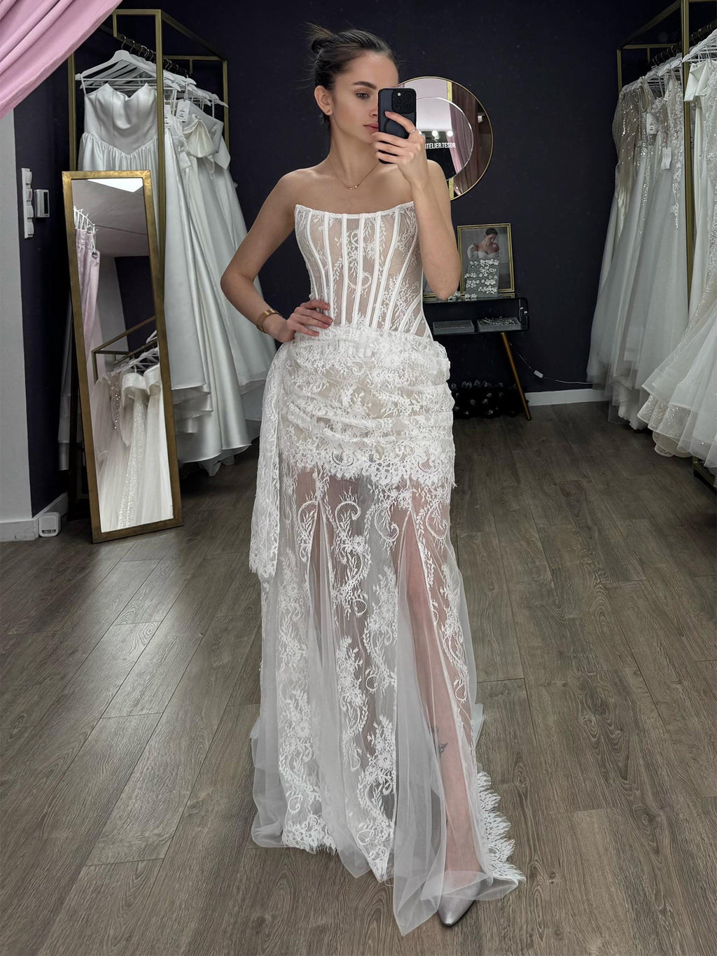 Trägerloses Spitzen-Maxikleid