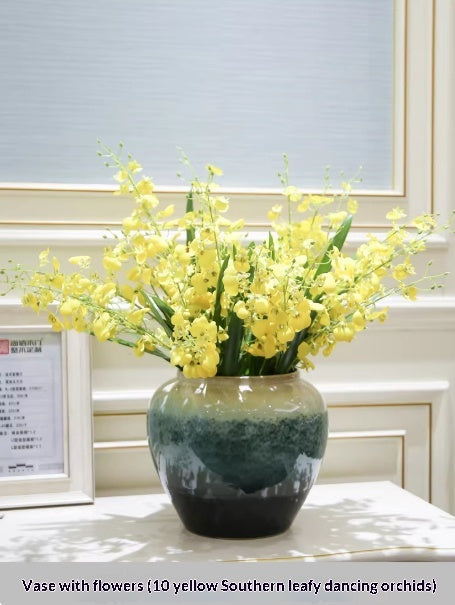 Keramikvase mit Kunstblumen und Dekoration – Bild 17 | LuxeStyle
