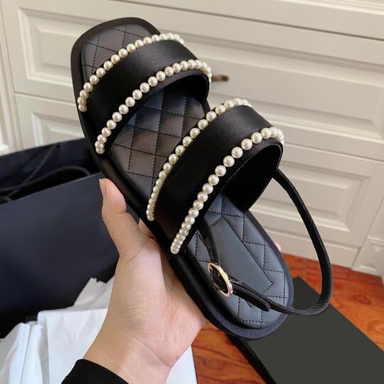 Sandalen mit Perlenriemen – Bild 5 | LuxeStyle