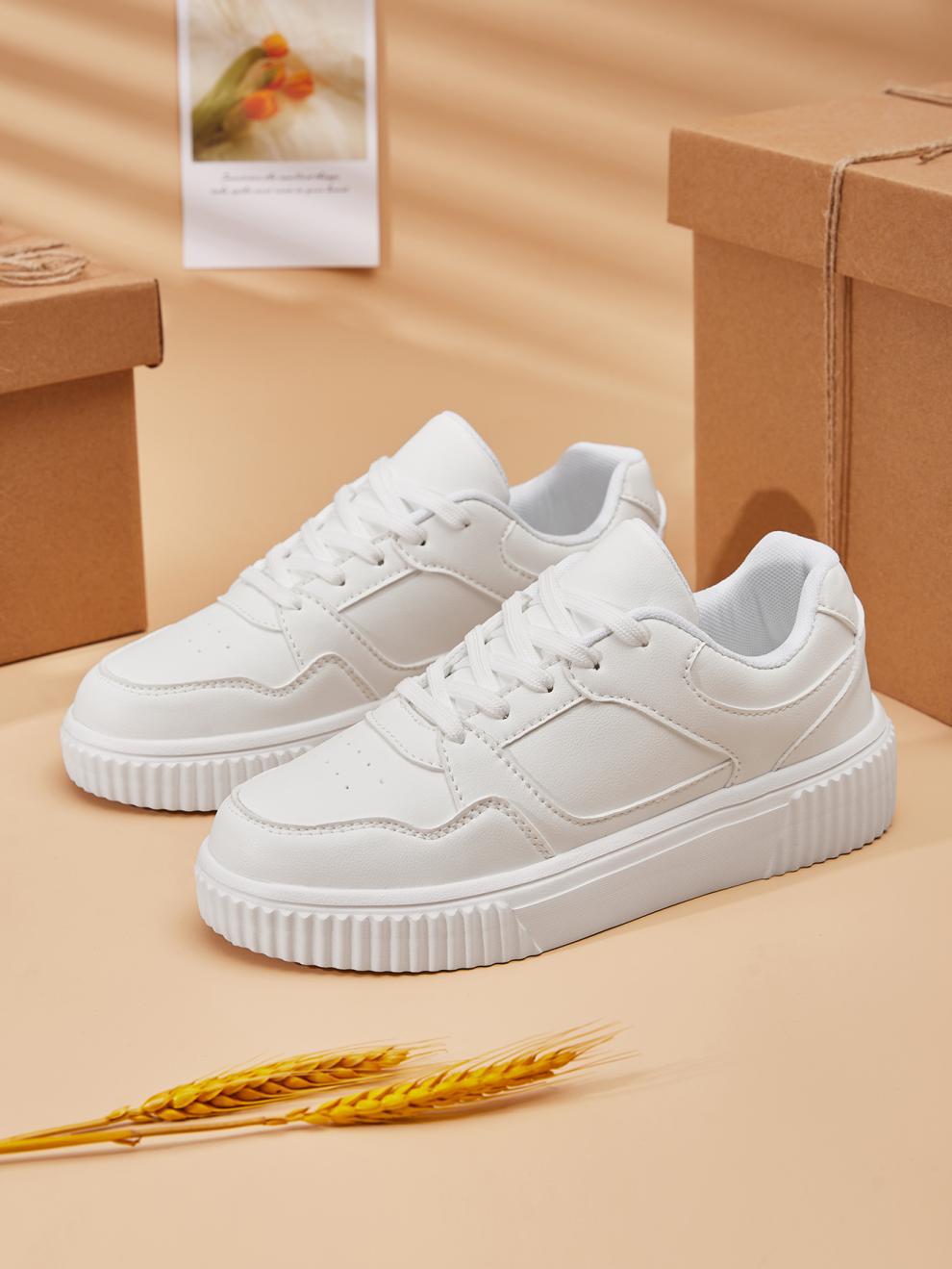Unifarbene Freizeit-Sneaker