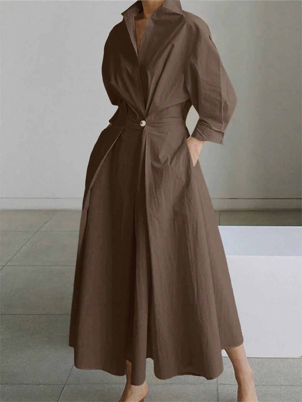 Elegantes, langes Hemdblusenkleid mit ausgestelltem Saum