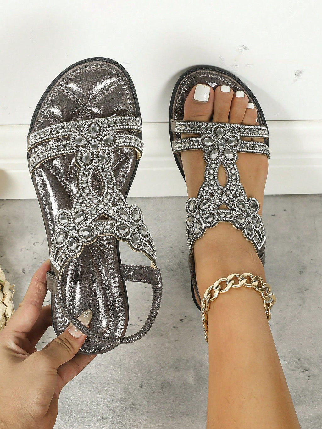 Keile-Sandalen mit Blumen-Design – Bild 7 | LuxeStyle
