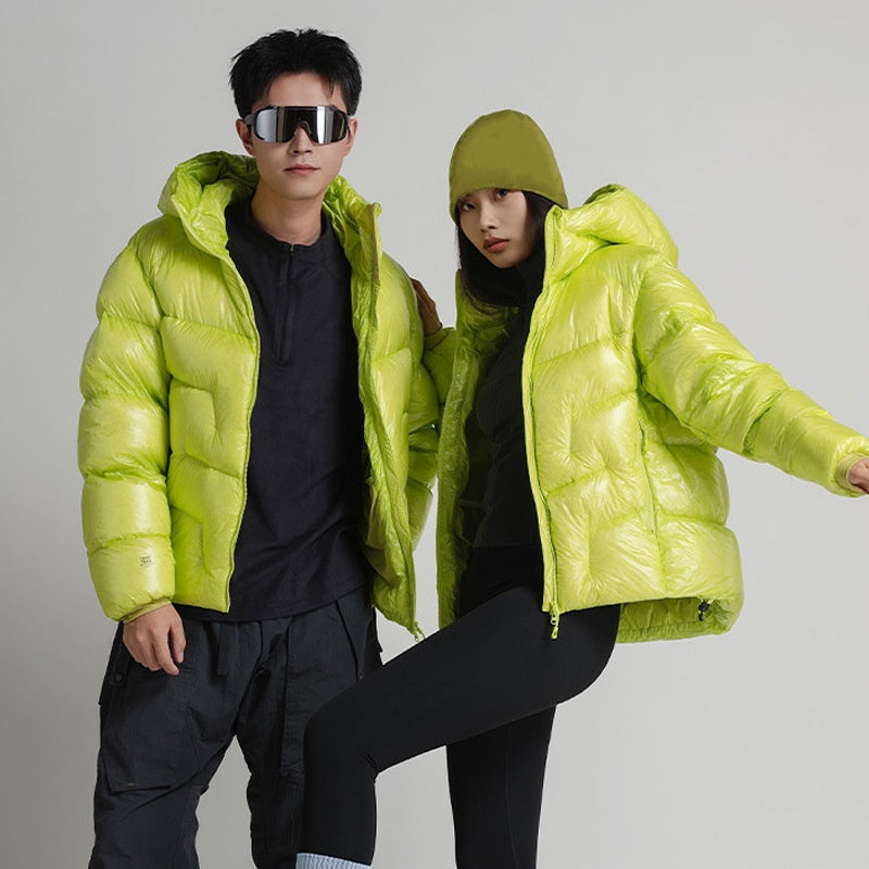 Kurze Daunenjacke mit Kapuze