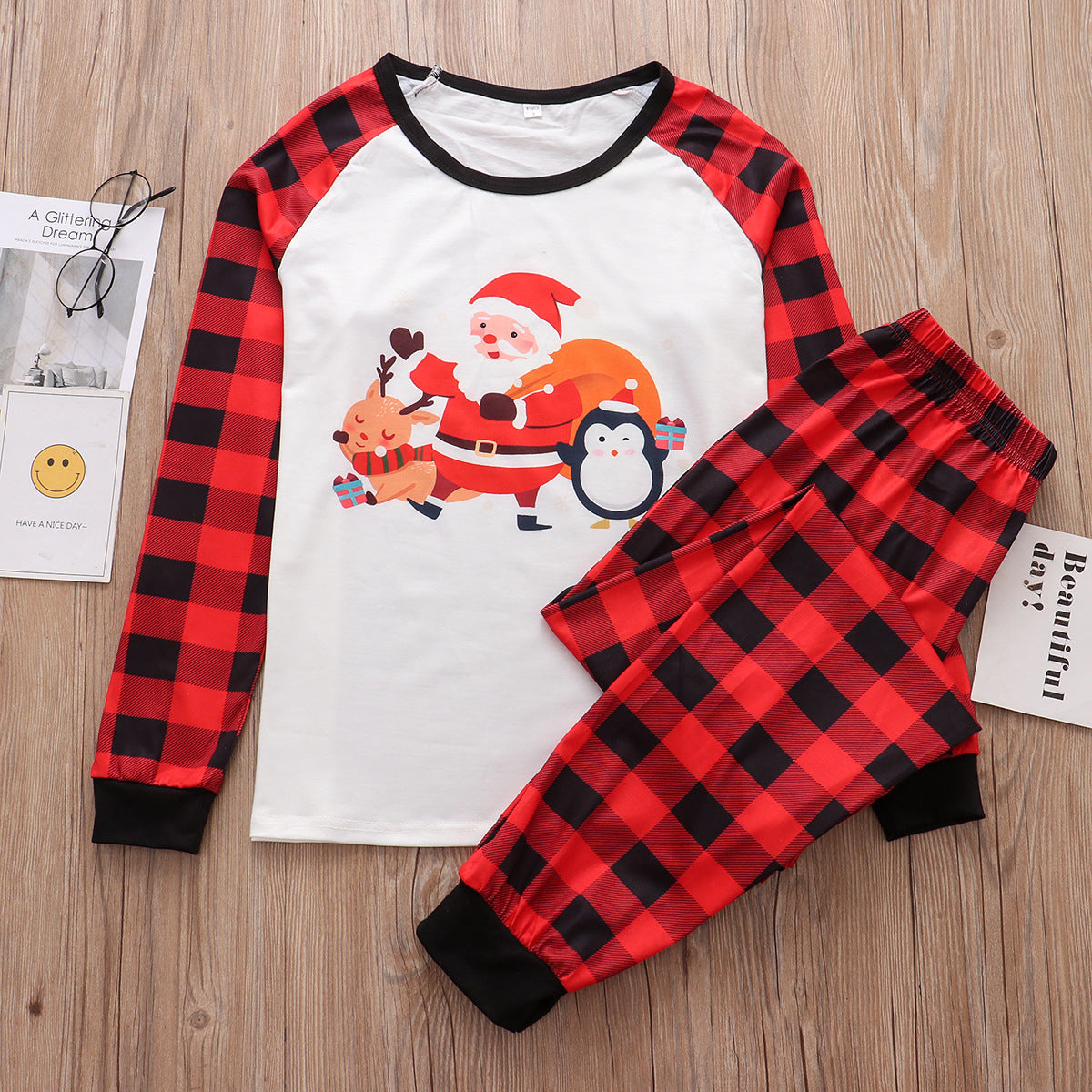 Weihnachts-Pyjama im Partnerlook – Bild 1 | LuxeStyle