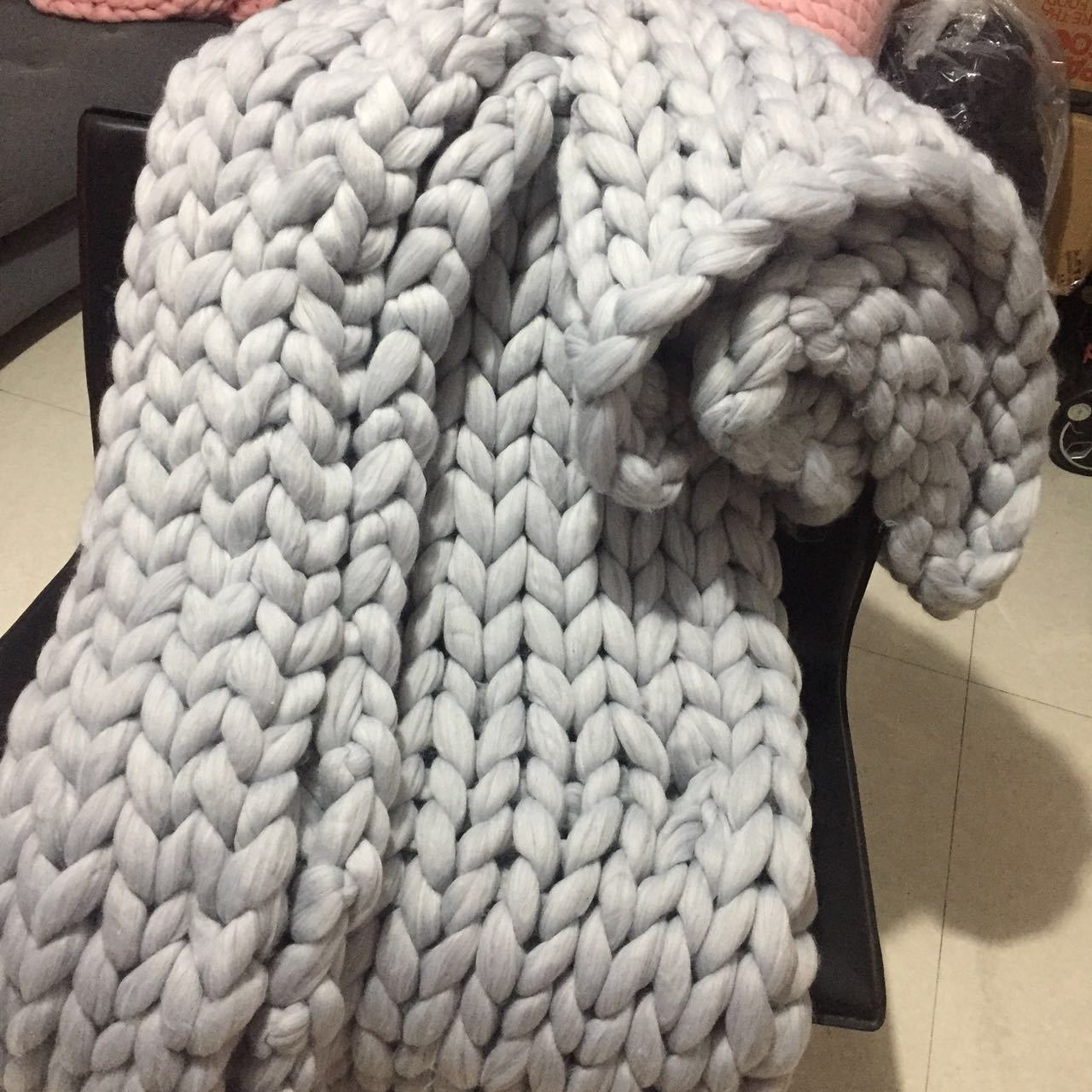 Merino Wolldecke, handgestrickt mit extra-dickem Garn