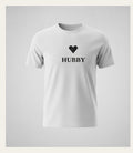 LuxeStyle Hubby & Wifey Partner-Shirts · Couple T-Shirts mit Herz ❤️ – Bild 1 – LuxeStyle Schweiz