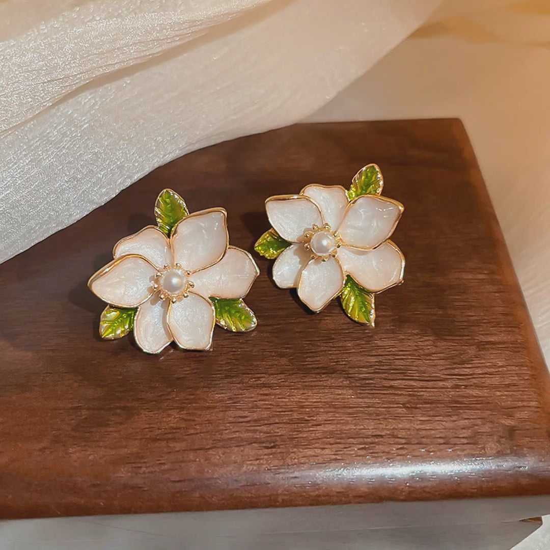 Retro-Ohrhänger mit Emaille-Blumen