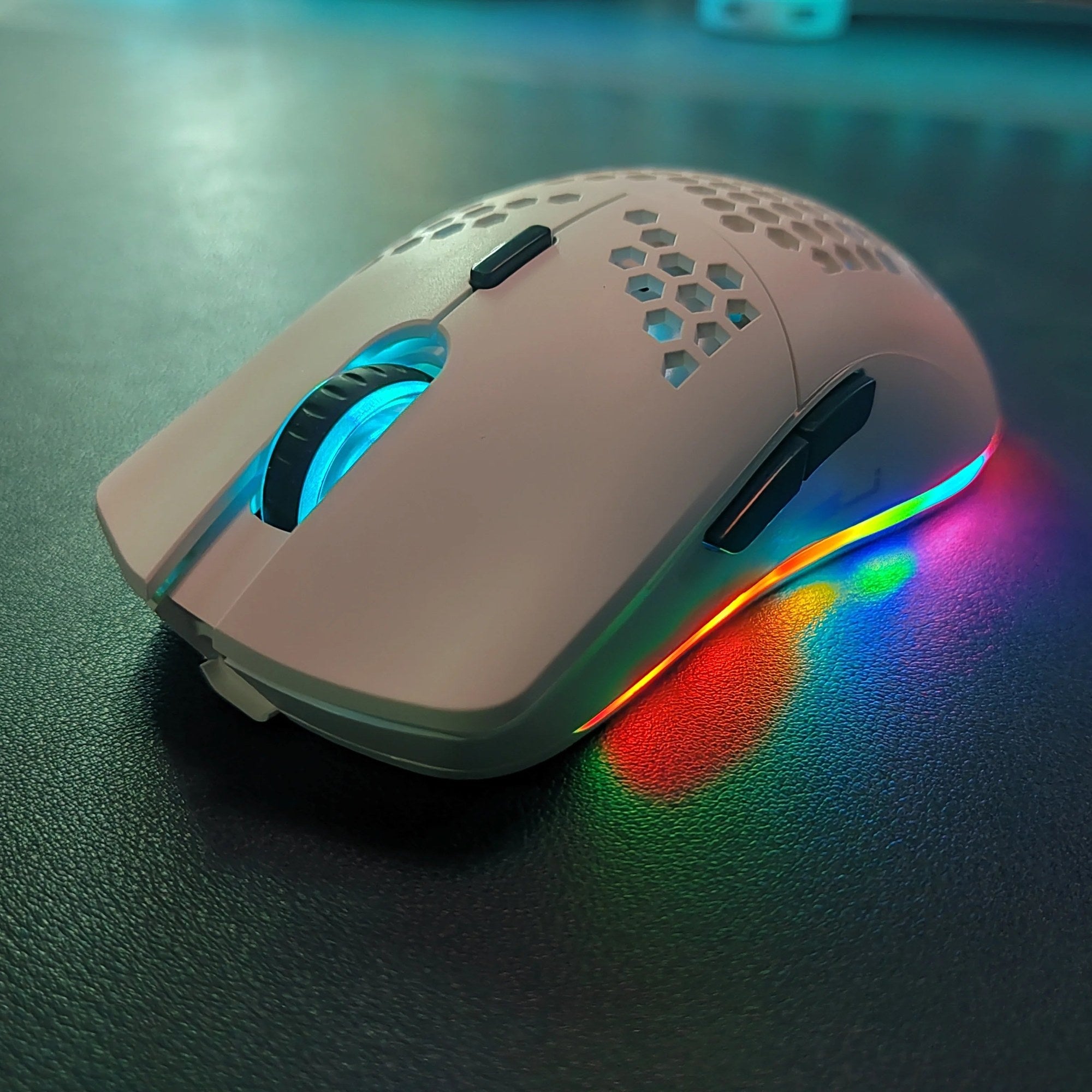 Wireless Gaming-Maus · 8000DPI Wabenstruktur RGB – LuxeStyle Schweiz